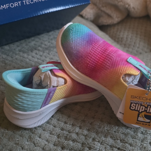 Slip in sketchers kids size 6 - Picture 3 of 5